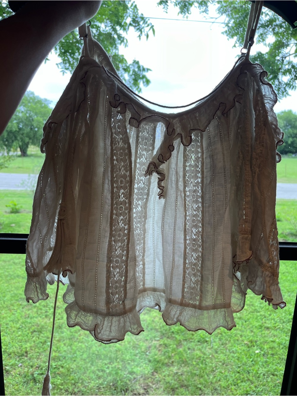 FREE PEOPLE - Feminine white Cropped Cotton Lace off the shoulder top w ruffles - Picture 8 of 8